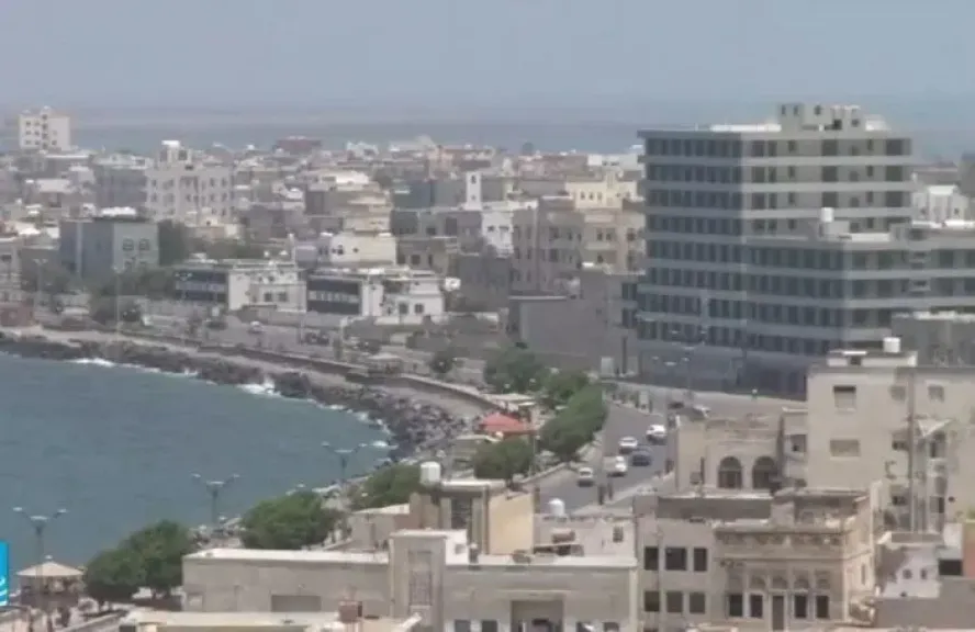 اشتباكات بين قياديين حوثيين ومقتل وإصابة مواطنين في الحديدة خلال توزيع مساعدات